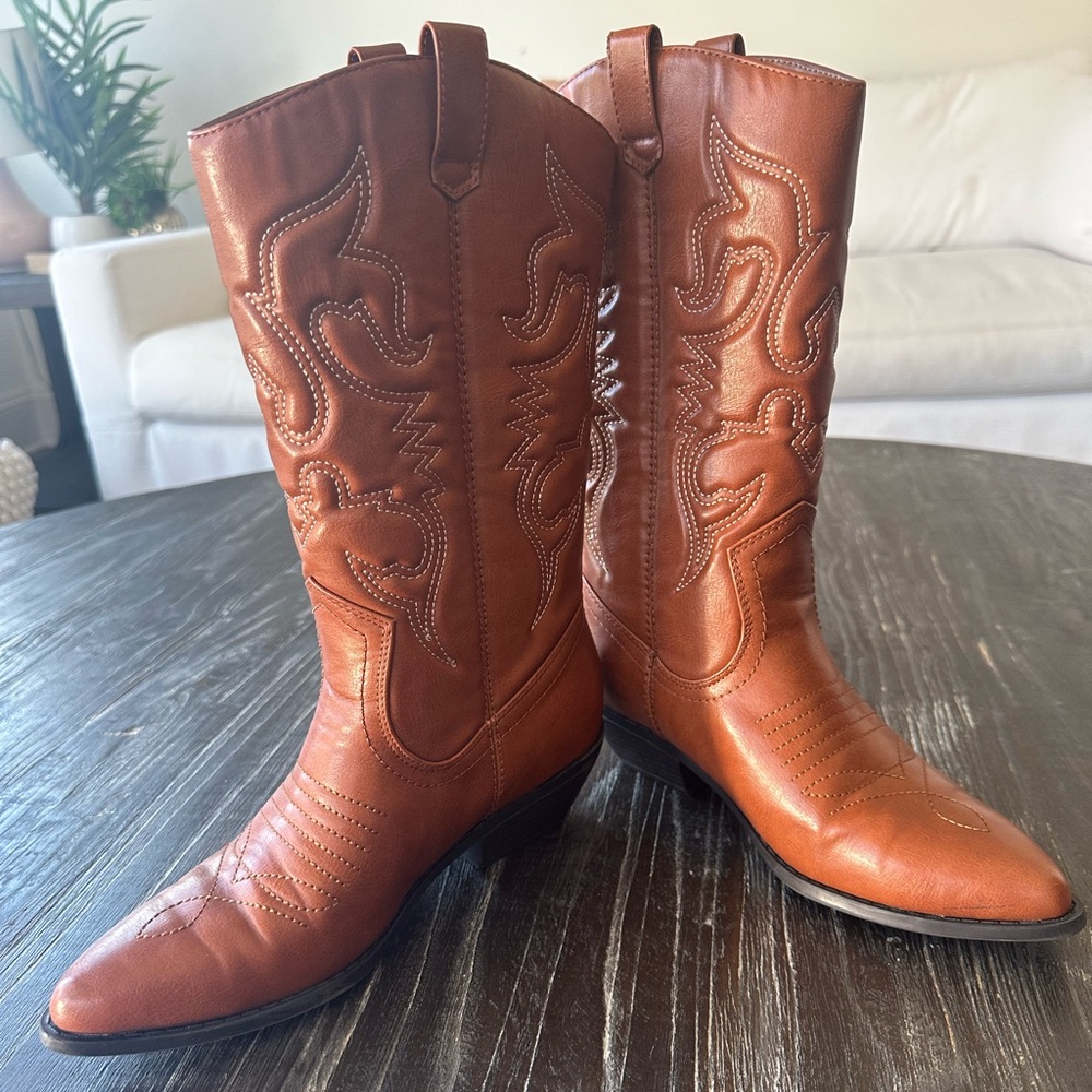 Soda Reno cowboy boots, size 8